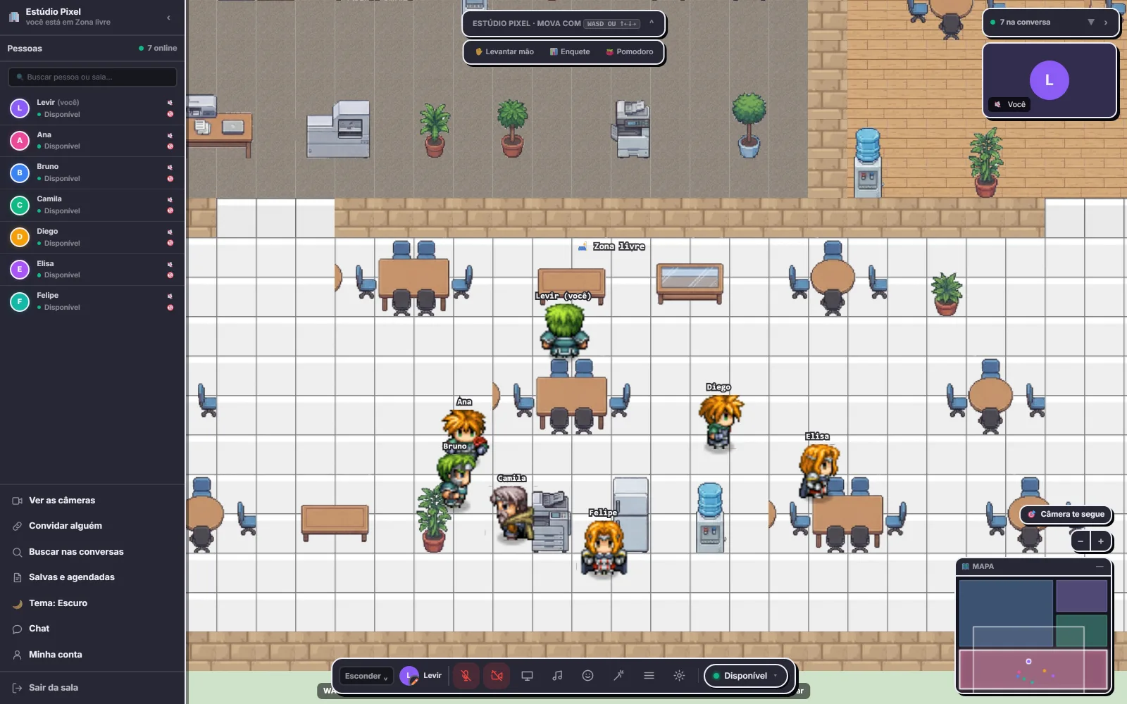 Mapa pixel art da Salinha com sete pessoas conversando entre as mesas de um escritório